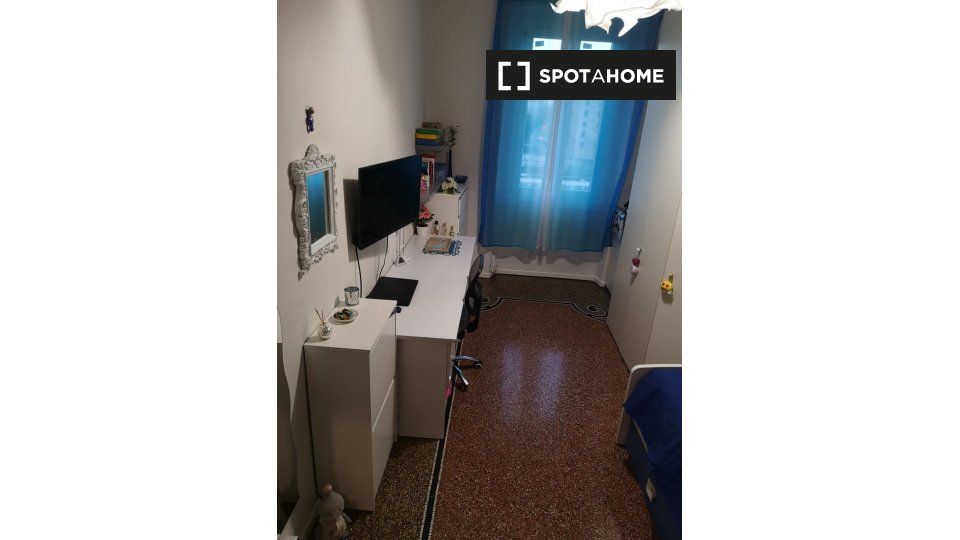 Immagine 8 di Camera condivisa in affitto  in Via Montevideo a Genova