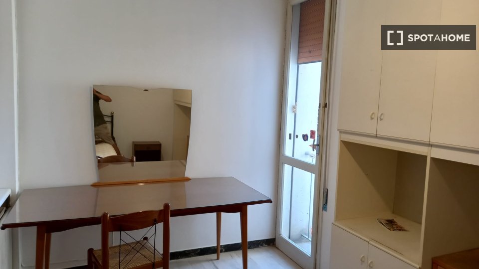 Immagine 4 di Camera condivisa in affitto  in Piazza S. Francesco a Bologna