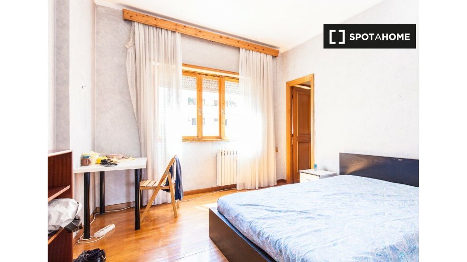 Immagine 11 di Camera condivisa in affitto  in Via Tiberio Imperatore, 00145 Roma RM, Italy a Roma