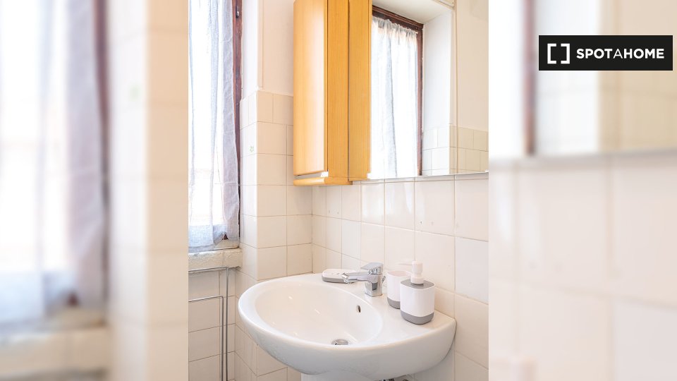 Immagine 14 di Camera condivisa in affitto  in Viale Sarca a Milano