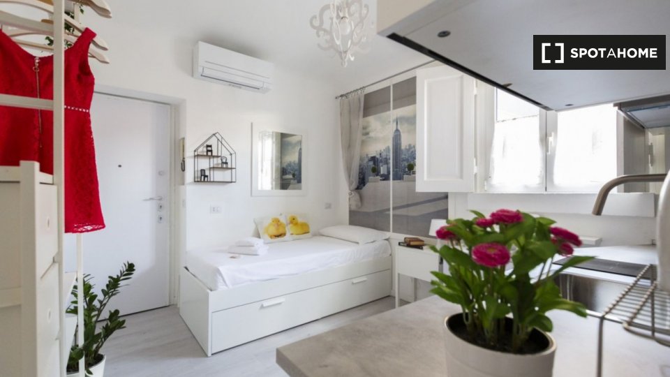 Immagine 3 di Ufficio in affitto  in Via della Commenda a Milano