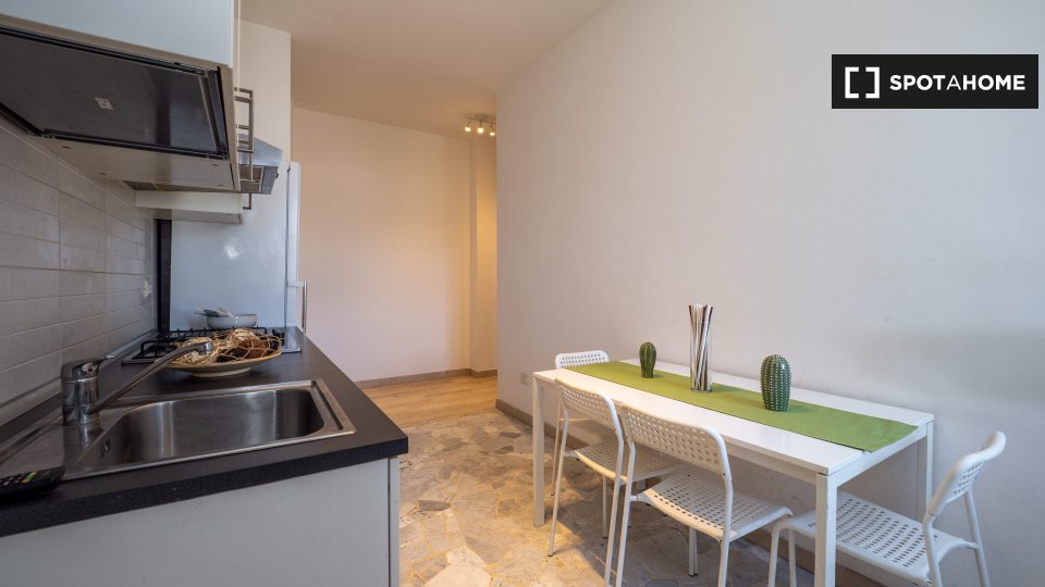 Immagine 4 di Camera condivisa in affitto  in Via Fratelli Rosselli a Milano