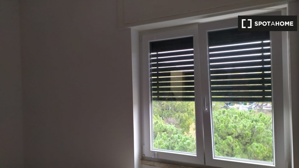 Immagine 2 di Camera condivisa in affitto  in Viale Giustiniano Imperatore a Roma