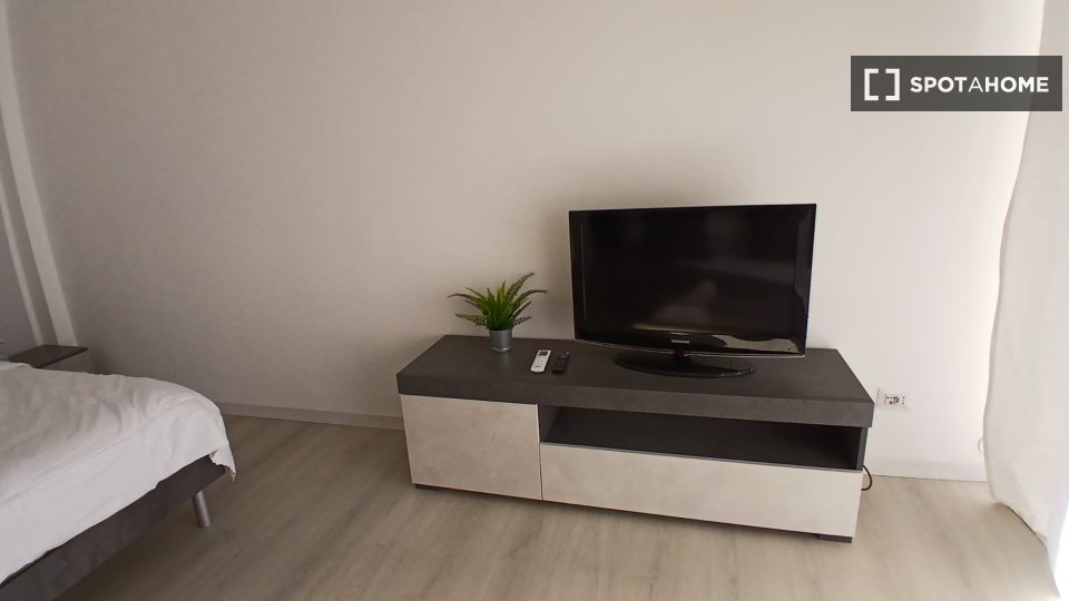 Immagine 13 di Ufficio in affitto  in Via Paul Valery a Milano