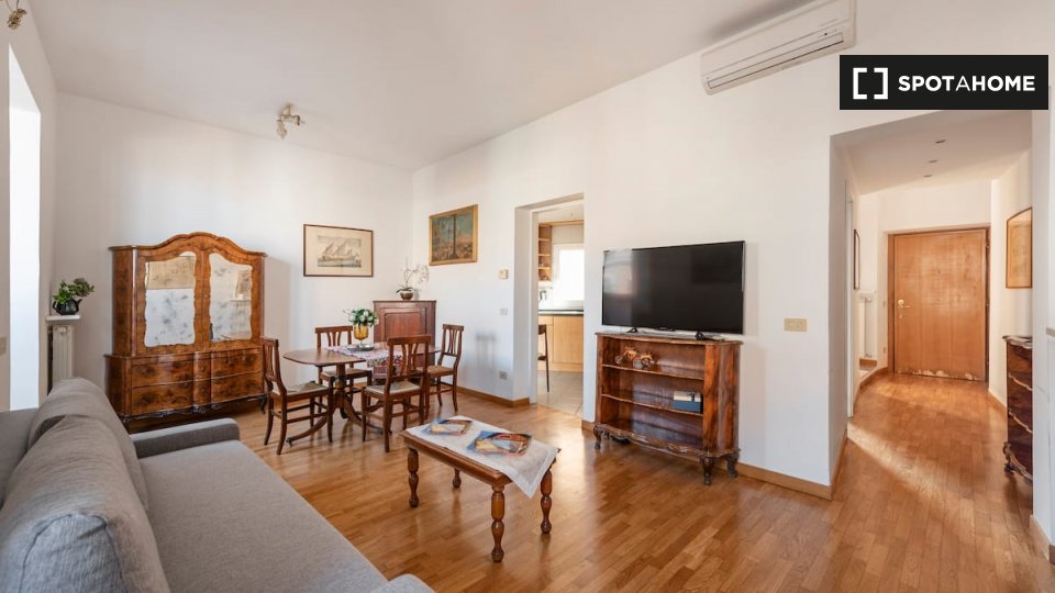 Immagine 5 di Appartamento in affitto  in Via Rasella a Roma