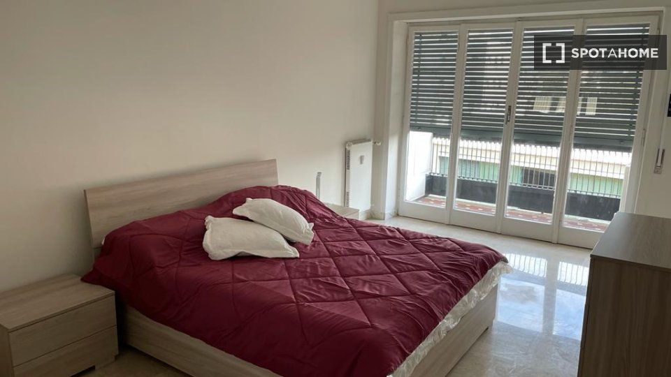 Immagine 13 di Camera condivisa in affitto  in Via Giulio Venticinque a Roma