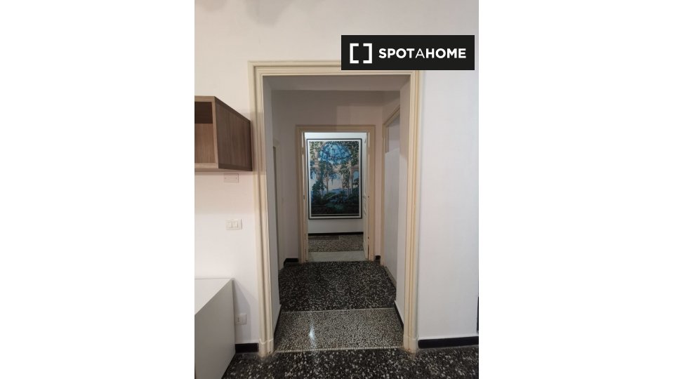 Immagine 11 di Camera condivisa in affitto  in Via Venezia a Genova