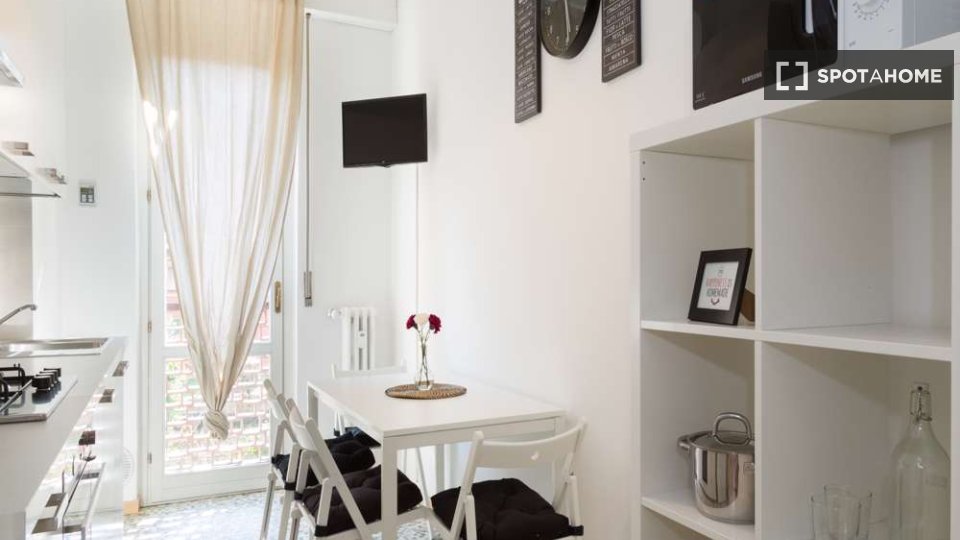 Immagine 11 di Camera condivisa in affitto  in Via Dei Mandorli Milan a Buccinasco