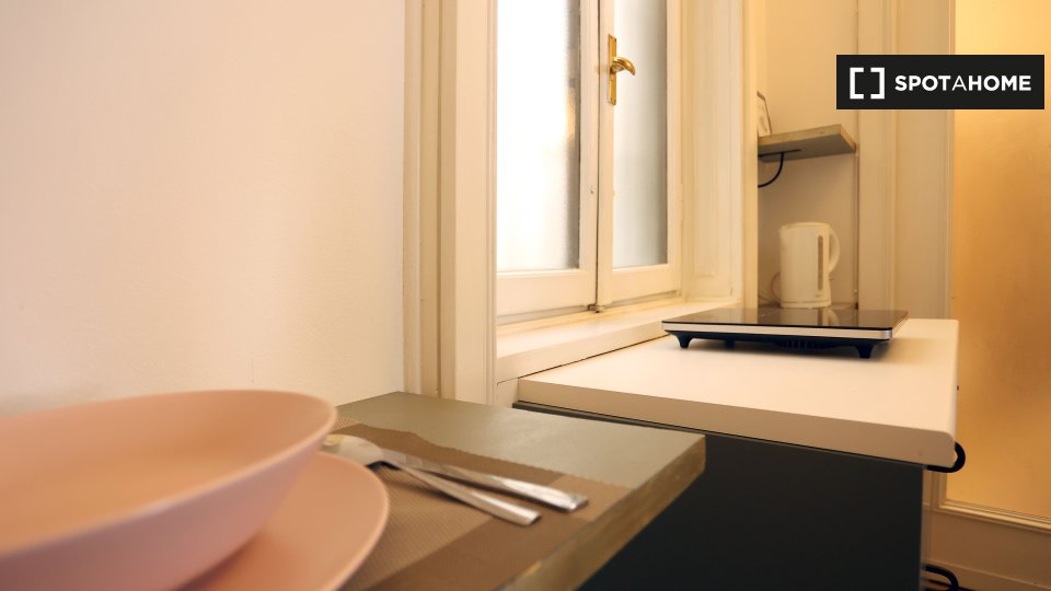 Immagine 8 di Ufficio in affitto  in Via dei Piatti a Milano