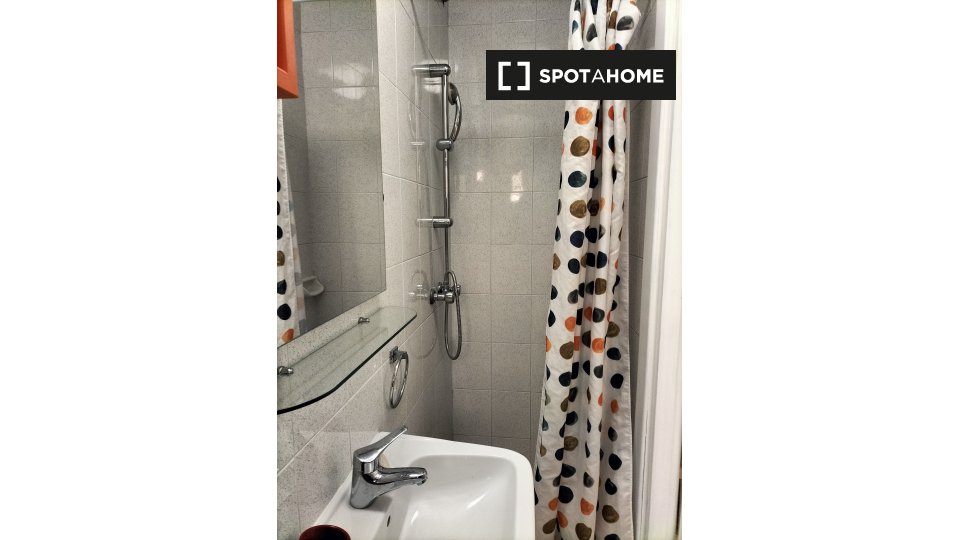 Immagine 13 di Camera condivisa in affitto  in Via Principe Amedeo a Roma