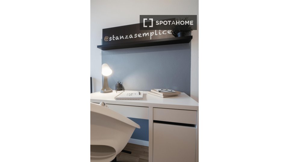 Immagine 5 di Camera condivisa in affitto  in Via Piobesi n. a Torino