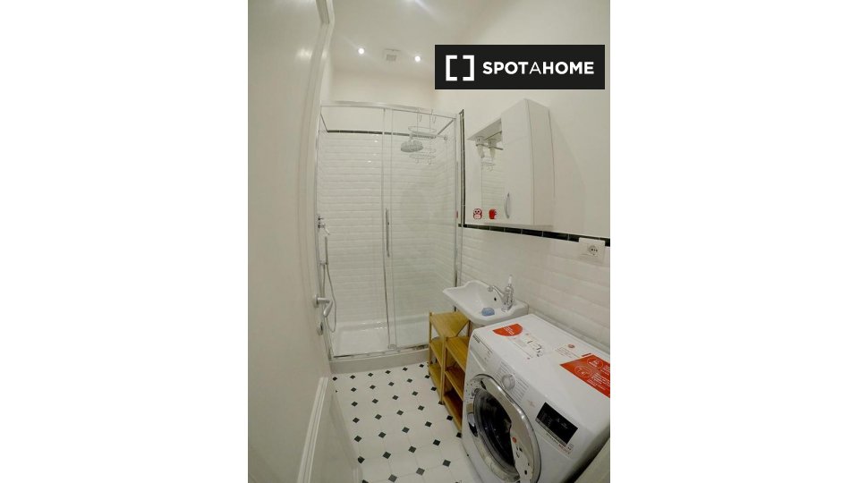 Immagine 12 di Camera condivisa in affitto  in Via della Cernaia a Firenze