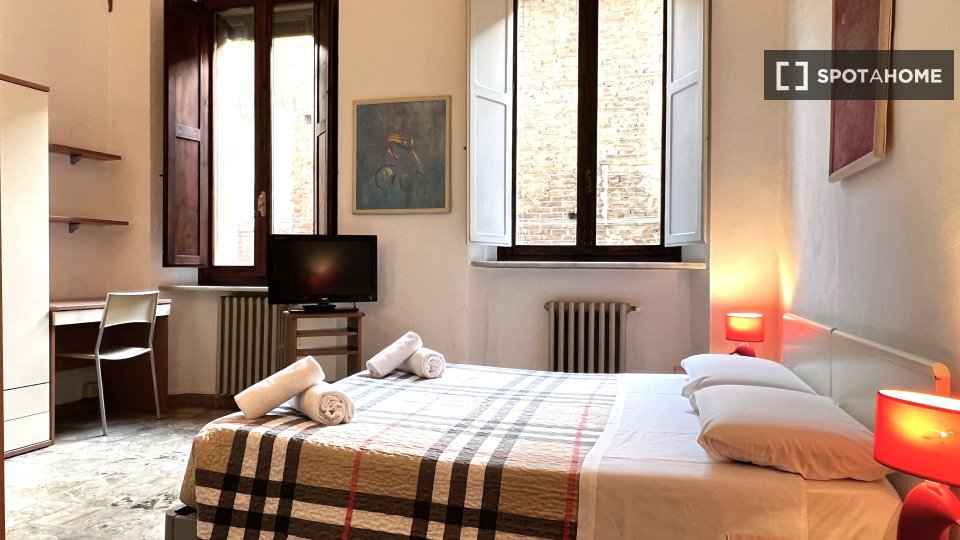 Immagine 17 di Residence in affitto  in Via del Porrione a Siena