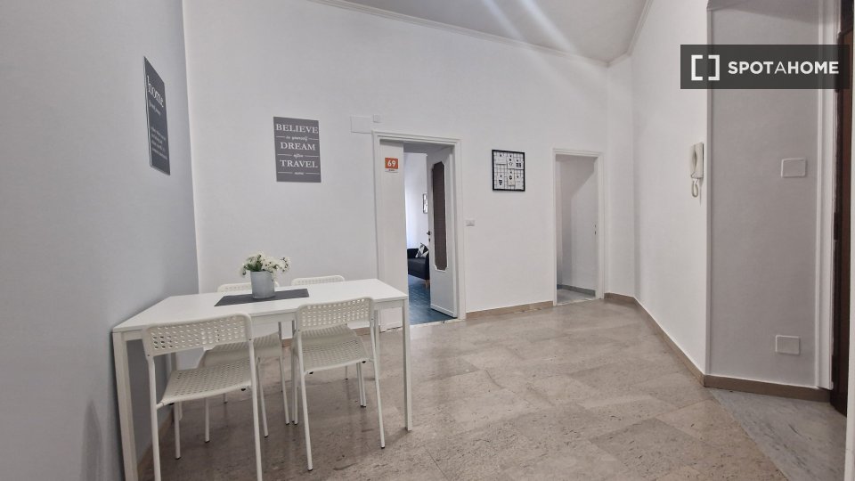 Immagine 12 di Camera condivisa in affitto  in Via Sabotino a Roma