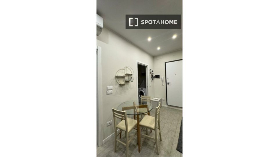 Immagine 4 di Appartamento in affitto  in Via Riva di Reno a Bologna