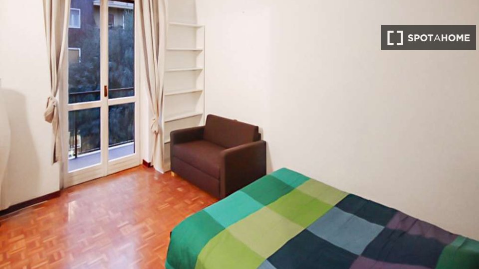 Immagine 4 di Camera condivisa in affitto  in Via Emilio De Marchi a Milano