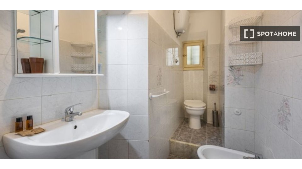 Immagine 16 di Appartamento in affitto  in Via della Mattonaia a Firenze