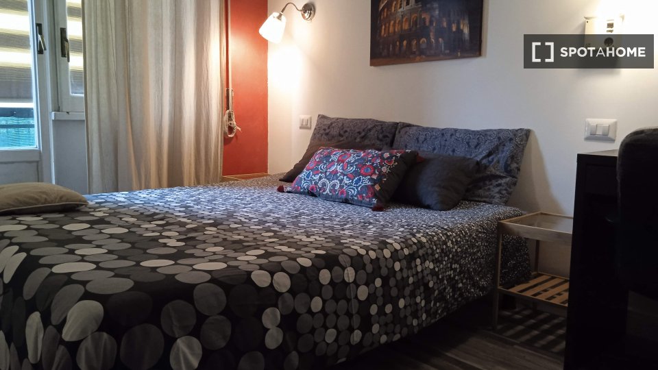 Immagine 18 di Camera condivisa in affitto  in V.le Leonardo da Vinci a Roma