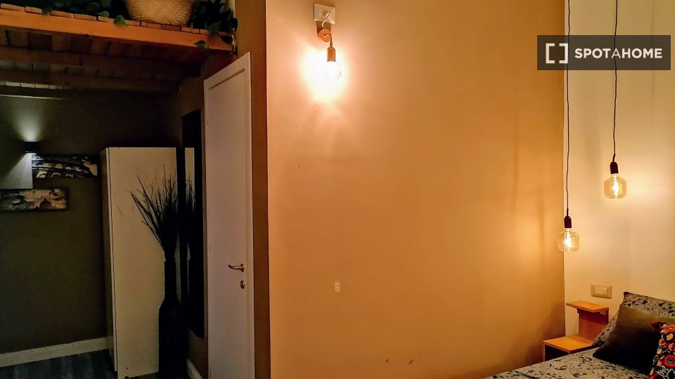 Immagine 13 di Camera condivisa in affitto  in V.le Leonardo da Vinci a Roma