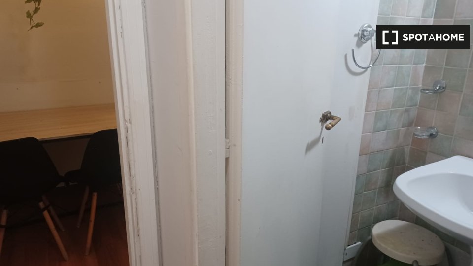 Immagine 10 di Camera condivisa in affitto  in Largo Francesco Anzani a Roma