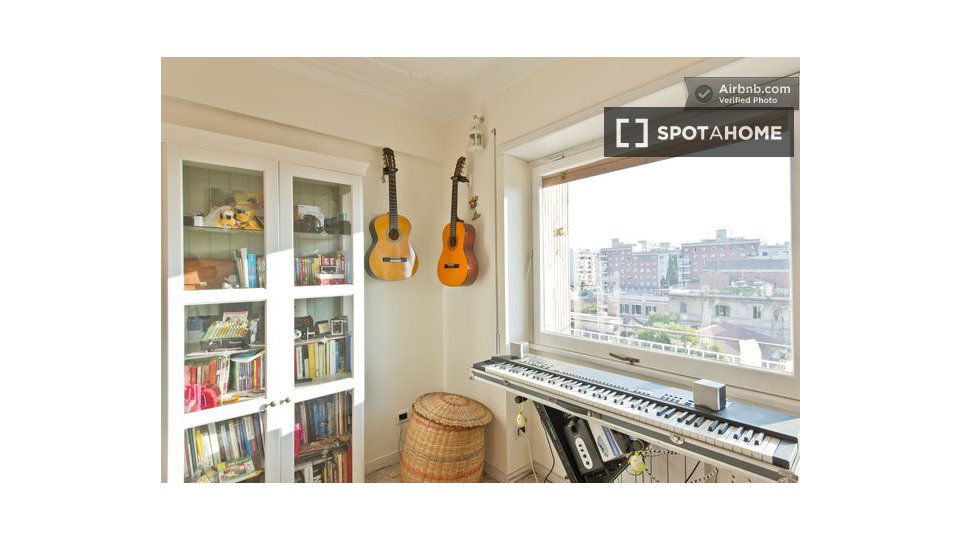 Immagine 2 di Camera condivisa in affitto  in Via Antonio Raimondi a Roma