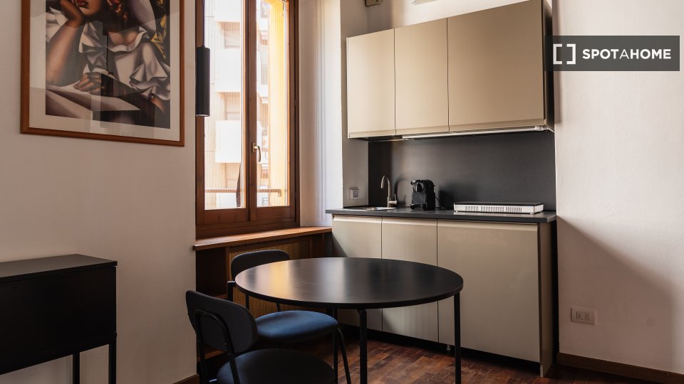 Immagine 16 di Appartamento in affitto  in Via Anfiteatro a Milano