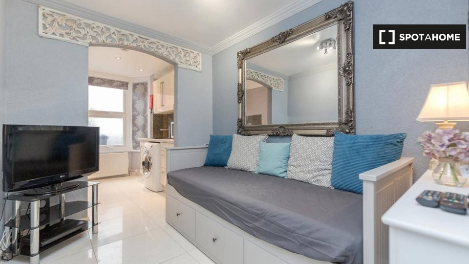 Immagine 2 di Ufficio in affitto  in Watford General Suites GFF Apartment a Watford