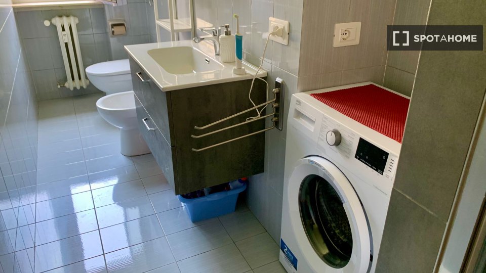 Immagine 6 di Ufficio in affitto  in Via Giambellino a Milano