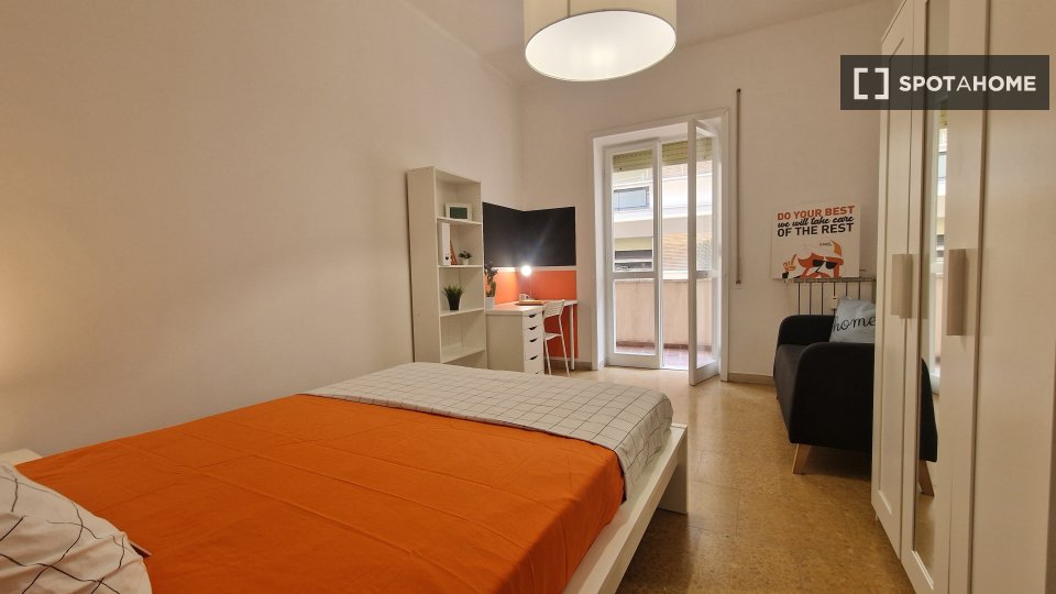 Immagine 2 di Camera condivisa in affitto  in Lungotevere di Pietra Papa a Roma