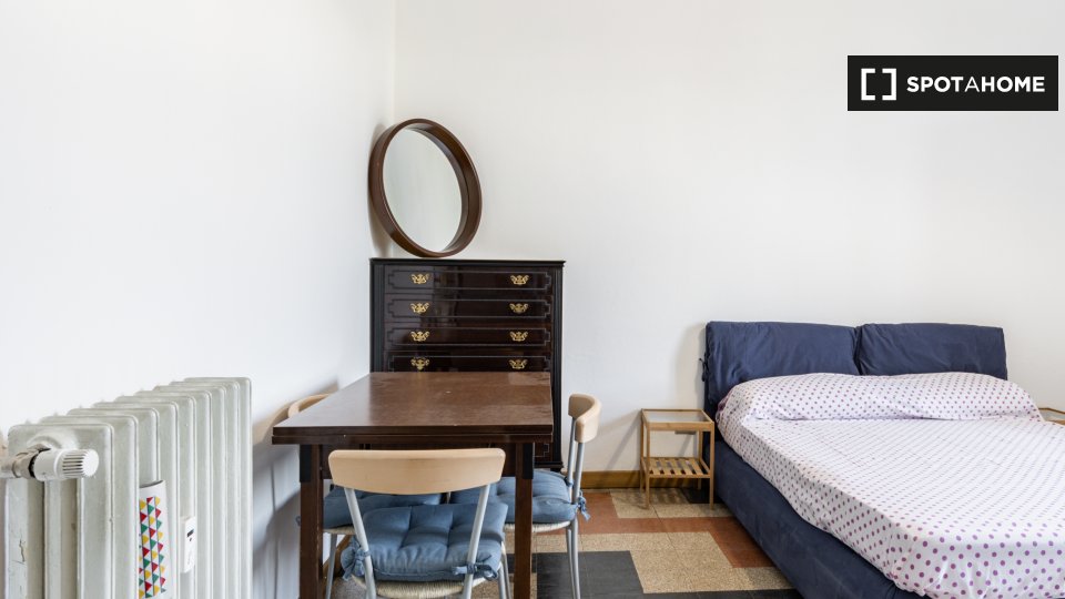 Immagine 4 di Camera condivisa in affitto  in Via Bruno Buozzi a Sesto San Giovanni