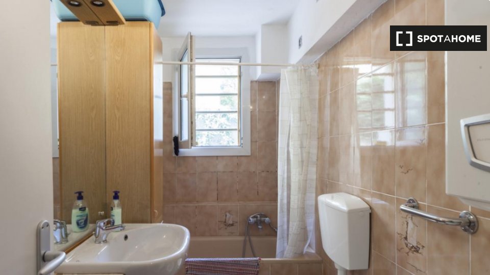 Immagine 8 di Camera condivisa in affitto  in Via Bambaglioli Graziolo a Bologna