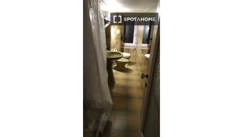 Immagine 7 di Camera condivisa in affitto  in Via Caffaro a Genova