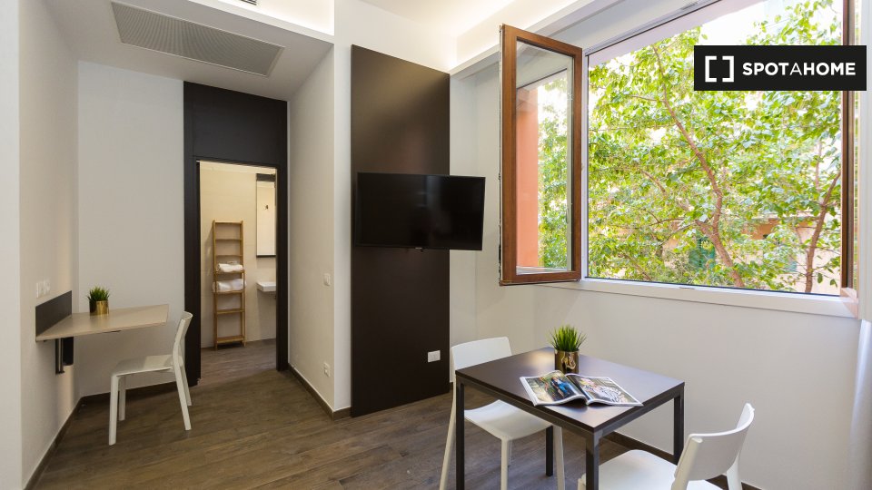 Immagine 3 di Ufficio in affitto  in Via della Marranella a Roma