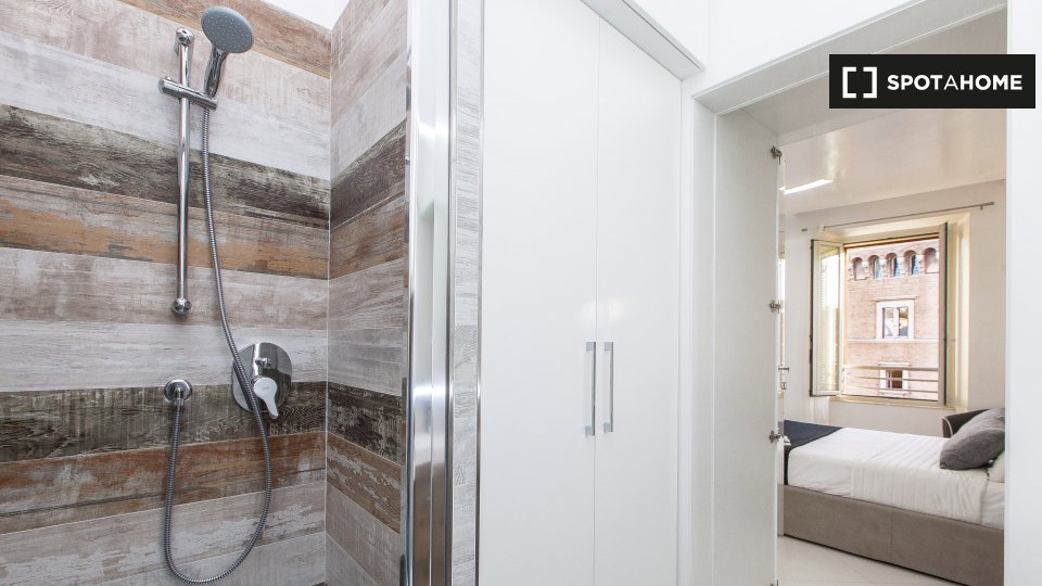 Immagine 14 di Appartamento in affitto  in Via Cesare Battisti, 00187 Roma RM, Italy a Roma