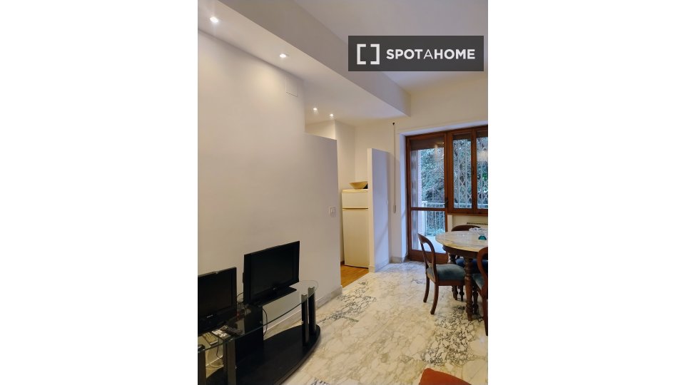 Immagine 6 di Appartamento in affitto  in Via Oriolo Romano a Roma