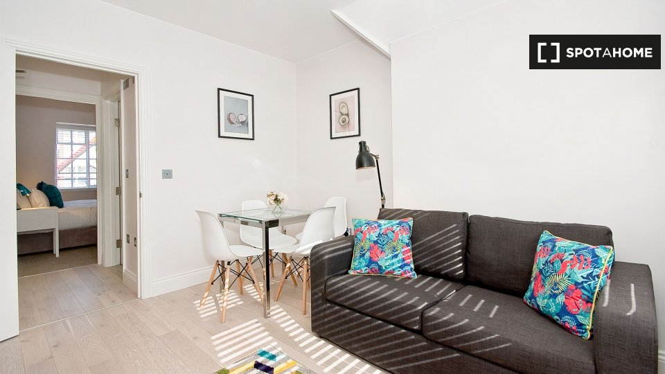 Immagine 2 di Appartamento in affitto  in Flat 7 Greek St a 