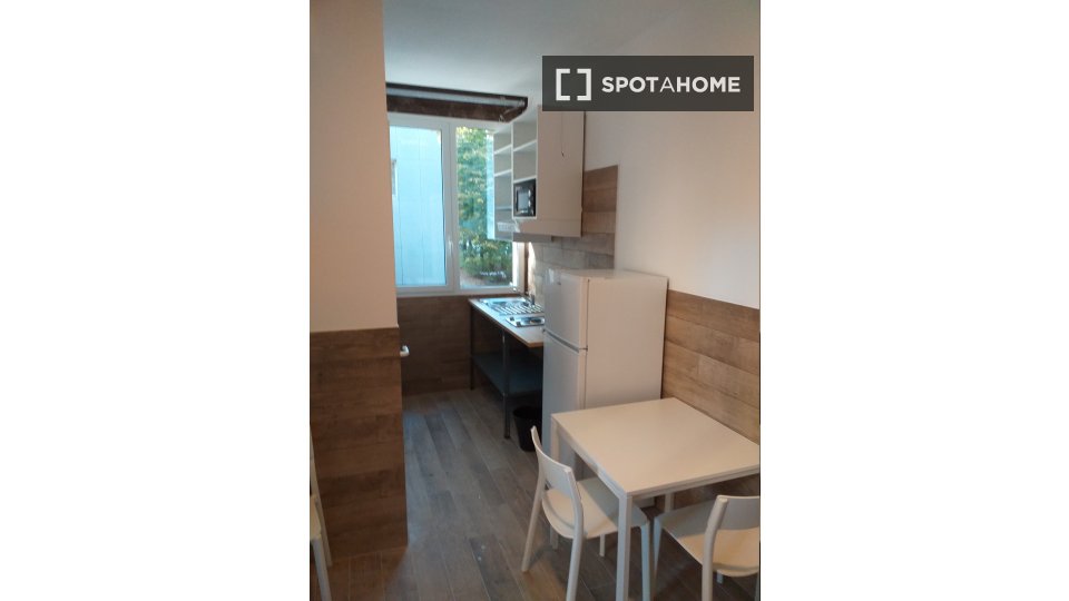 Immagine 1 di Ufficio in affitto  in Via Marco Emilio Lepido a Bologna