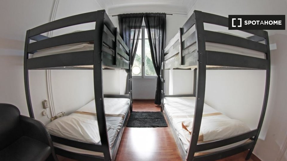 Immagine 3 di Camera condivisa in affitto  in Viale Glorioso a Roma