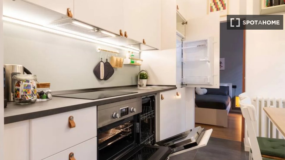 Immagine 12 di Appartamento in affitto  in Via Lario a Milano