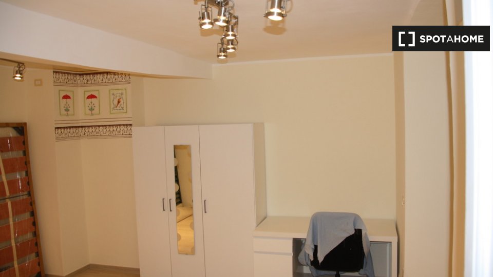 Immagine 8 di Camera condivisa in affitto  in Piazza del Campo a Genova