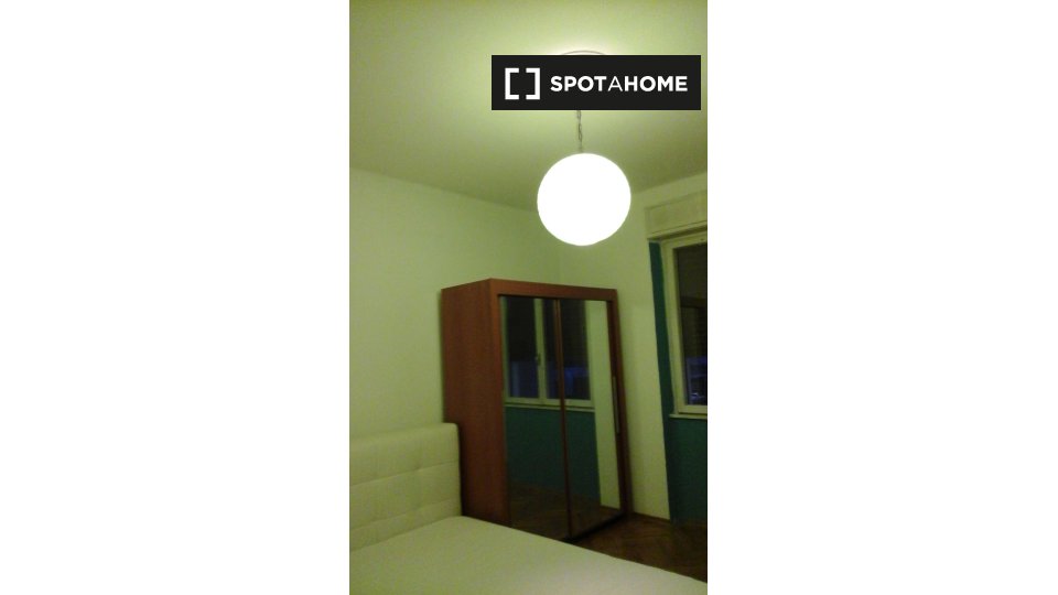 Immagine 2 di Camera condivisa in affitto  in Via Castelbarco a Trento