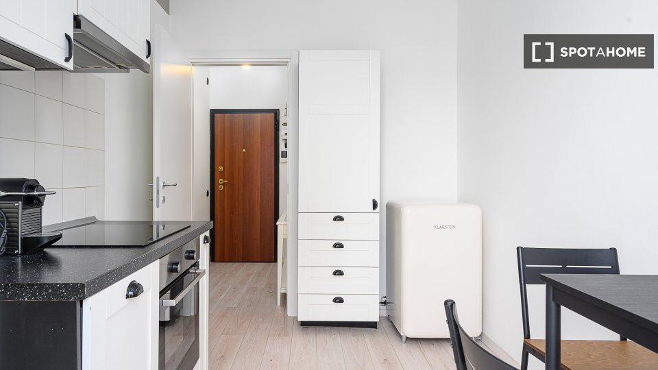 Immagine 8 di Ufficio in affitto  in Via Gressoney a Milano