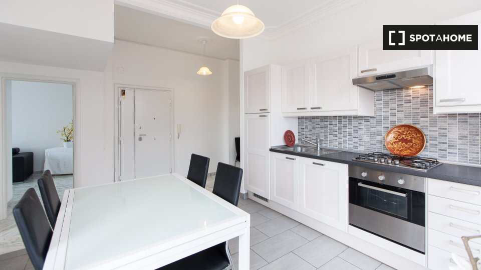 Immagine 4 di Appartamento in affitto  in Via Guido Guinizelli, 00152 Roma RM, Italy a Roma