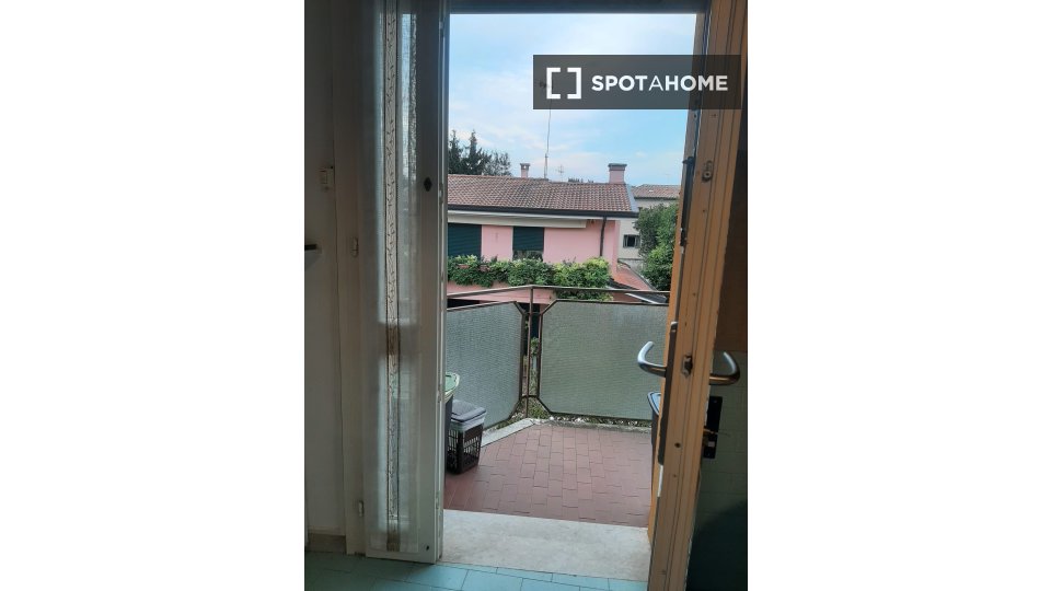 Immagine 17 di Camera condivisa in affitto  in Via Zara a Padova