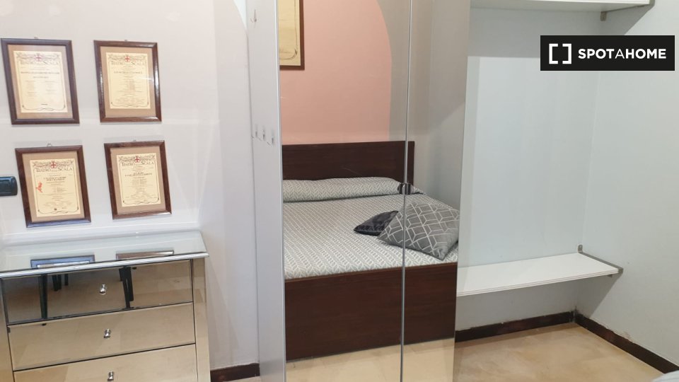 Immagine 16 di Appartamento in affitto  in Via dei Piatti a Milano