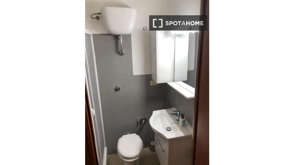 Immagine 15 di Ufficio in affitto  in Via Ariosto, 00185 Roma RM, Italy a Roma