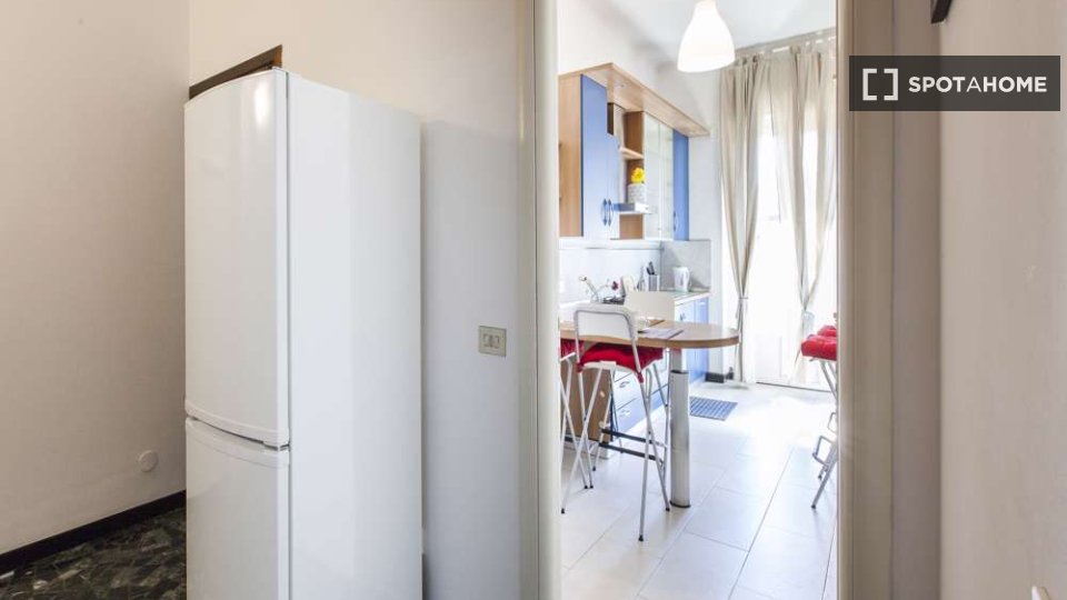 Immagine 15 di Camera condivisa in affitto  in Viale Emilio Caldara a Milano