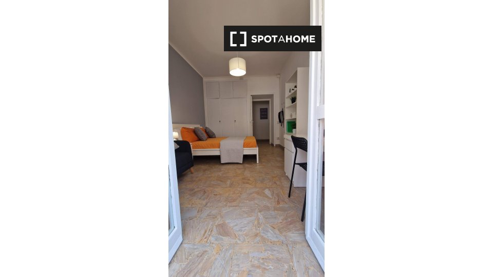 Immagine 3 di Camera condivisa in affitto  in Lungotevere di Pietra Papa a Roma