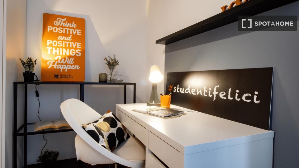 Immagine 4 di Camera condivisa in affitto  in Via Piobesi n. a Torino