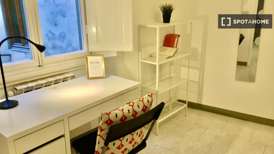 Immagine 1 di Camera condivisa in affitto  in Via del Ponte Rosso a Firenze